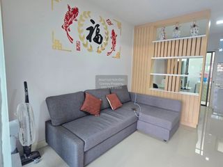 出租 3 卧室 联排别墅 在 Prawet, 曼谷