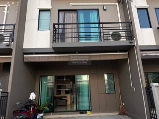 出租 3 卧室 联排别墅 在 Prawet, 曼谷