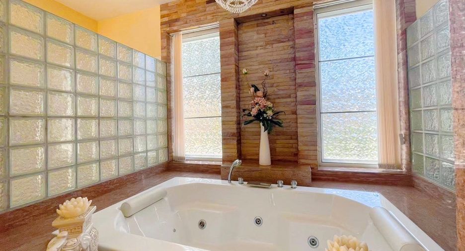 Haus zur Miete mit 8 Zimmer in Bang Lamung, Chonburi