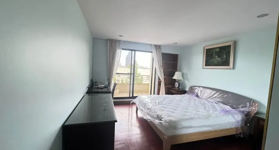 For rent 2 bedrooms condo in Yan Nawa, Bangkok