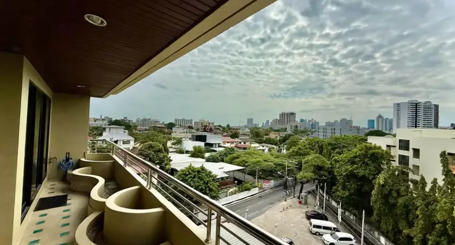 For rent 2 bedrooms condo in Yan Nawa, Bangkok