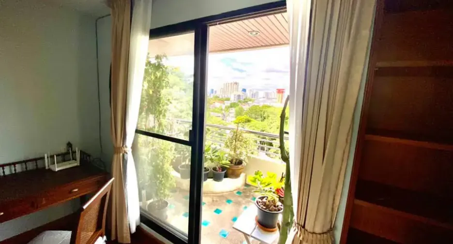 For rent 2 bedrooms condo in Yan Nawa, Bangkok