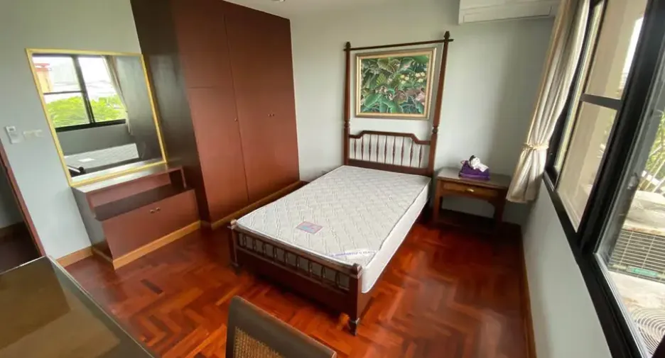 For rent 2 bedrooms condo in Yan Nawa, Bangkok