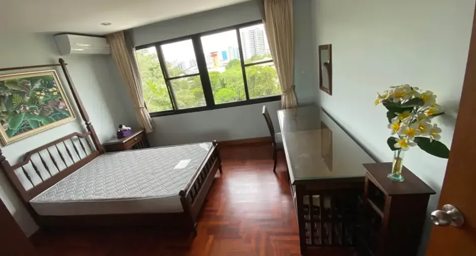 For rent 2 bedrooms condo in Yan Nawa, Bangkok