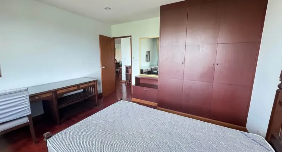 For rent 2 bedrooms condo in Yan Nawa, Bangkok