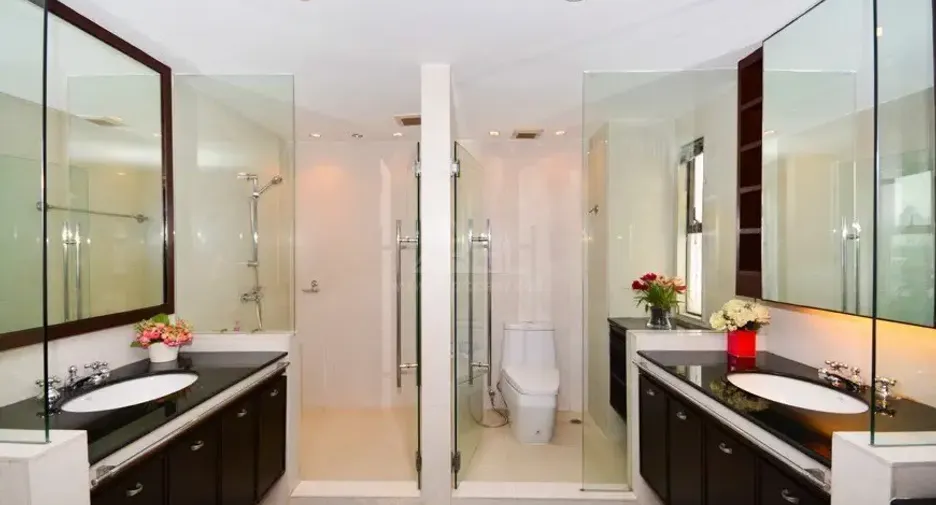 À louer 4 chambres condo à Pathum Wan, Bangkok