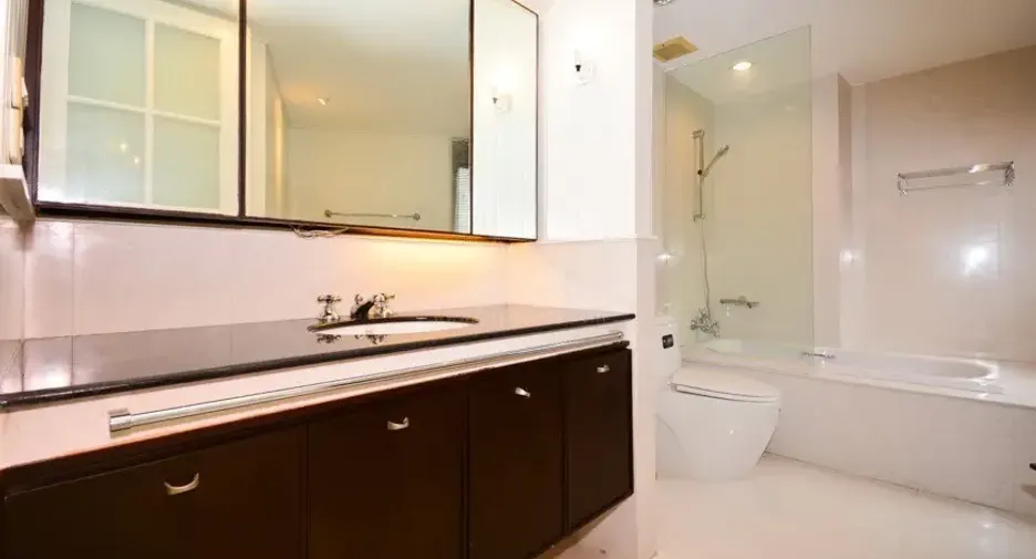 À louer 4 chambres condo à Pathum Wan, Bangkok
