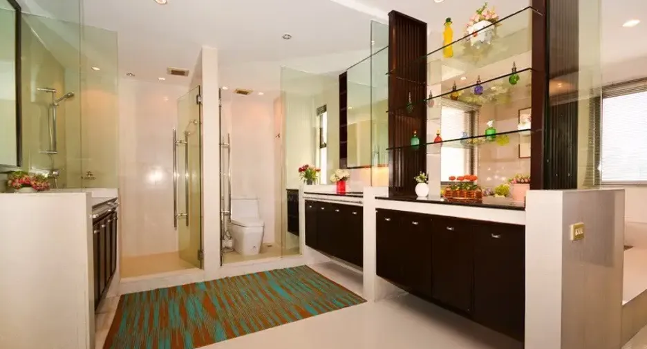 À louer 4 chambres condo à Pathum Wan, Bangkok