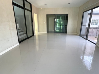 出售 4 卧室 独立屋 在 Mueang Pathum Thani, Pathum Thani