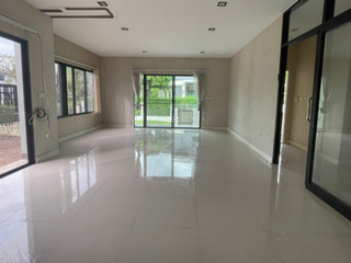 出售 4 卧室 独立屋 在 Mueang Pathum Thani, Pathum Thani
