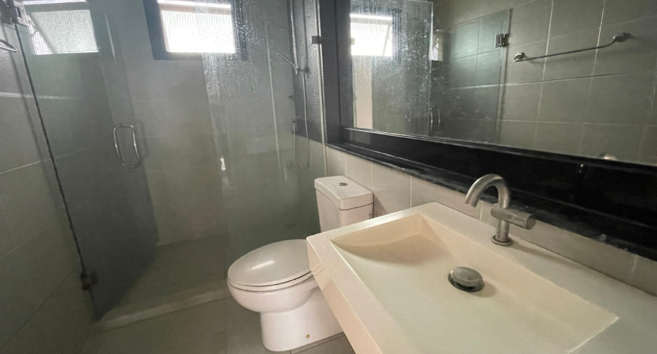 出售 4 卧室 独立屋 在 Mueang Pathum Thani, Pathum Thani