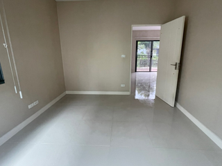 出售 4 卧室 独立屋 在 Mueang Pathum Thani, Pathum Thani