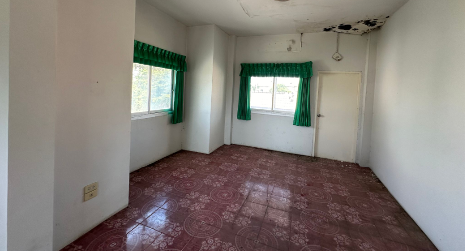 For sale 3 bedrooms house in Mueang Nakhon Ratchasima, Nakhon Ratchasima