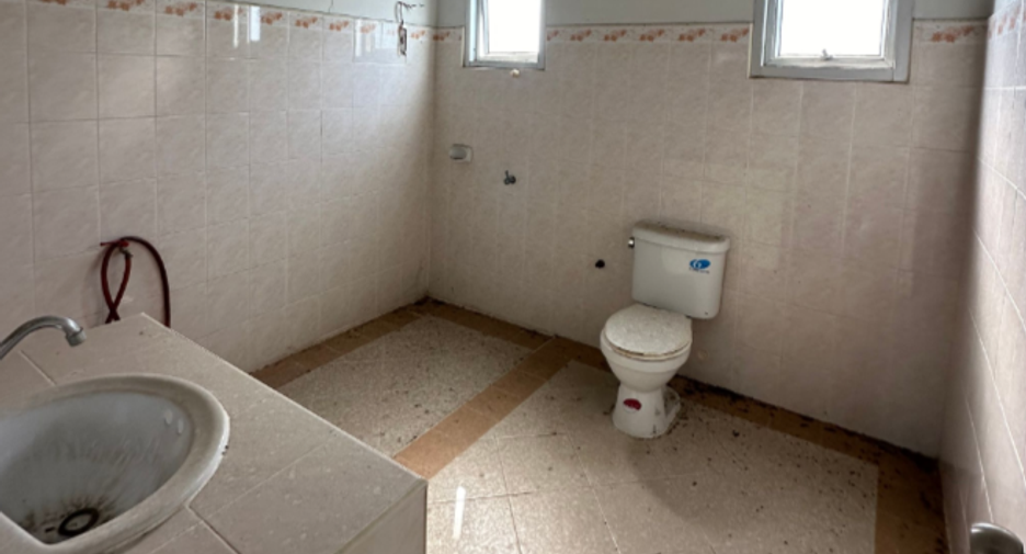 For sale 3 bedrooms house in Mueang Nakhon Ratchasima, Nakhon Ratchasima
