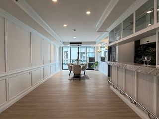For sale 3 bedrooms condo in Khlong Toei, Bangkok