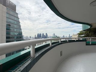 For sale 3 bedrooms condo in Khlong Toei, Bangkok