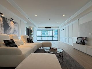 For sale 3 bedrooms condo in Khlong Toei, Bangkok