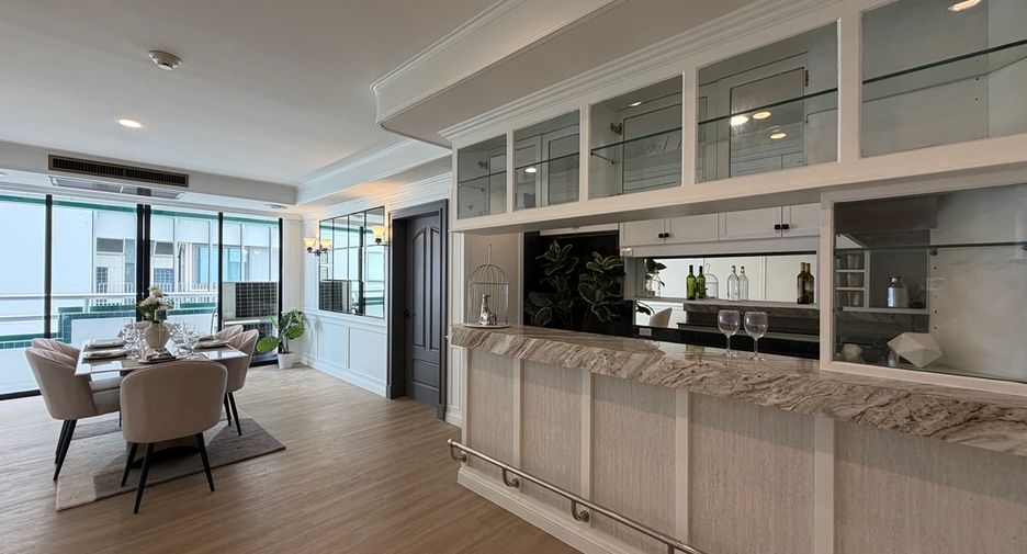 For sale 3 bedrooms condo in Khlong Toei, Bangkok