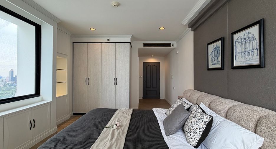 For sale 3 bedrooms condo in Khlong Toei, Bangkok