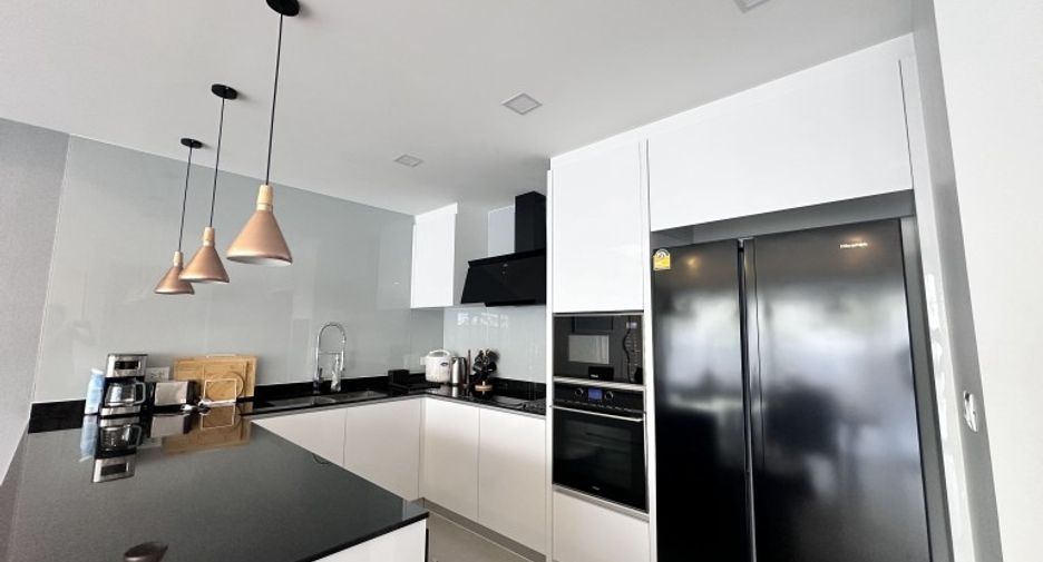 For sale 4 bedrooms house in South Pattaya, Pattaya