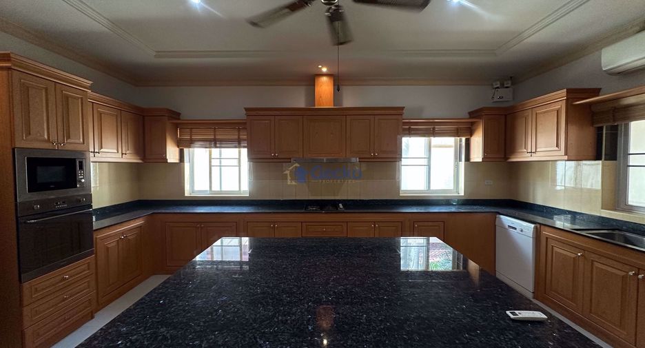 Casa en venta de 4 habitaciones en Bang Lamung, Chonburi