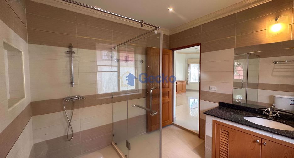 Casa en venta de 4 habitaciones en Bang Lamung, Chonburi