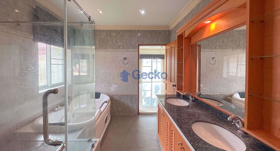 Casa en venta de 4 habitaciones en Bang Lamung, Chonburi