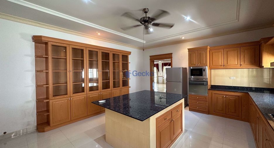Casa en venta de 4 habitaciones en Bang Lamung, Chonburi