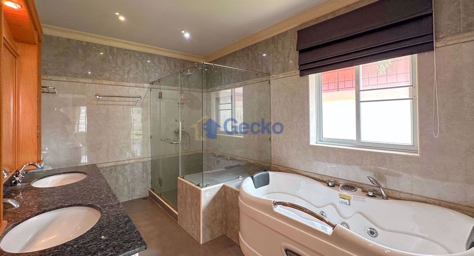 Casa en venta de 4 habitaciones en Bang Lamung, Chonburi