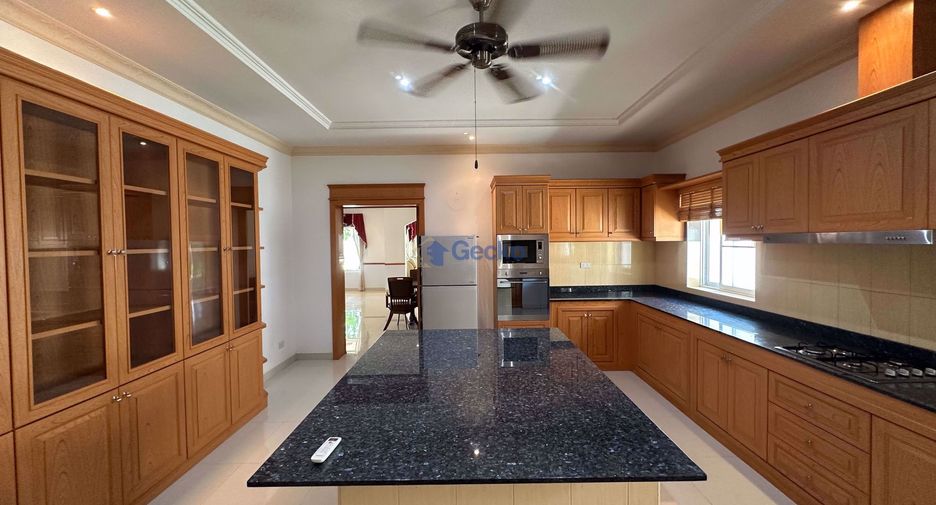 Casa en venta de 4 habitaciones en Bang Lamung, Chonburi