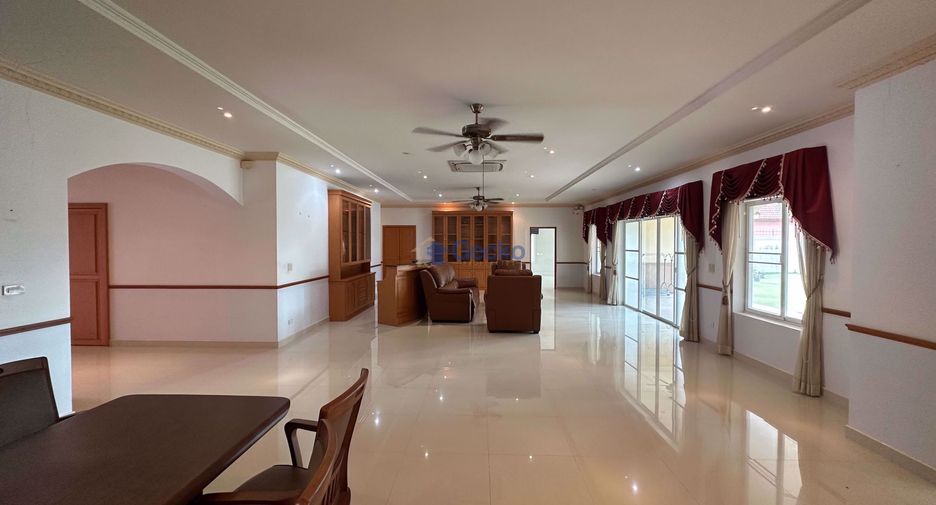 Casa en venta de 4 habitaciones en Bang Lamung, Chonburi