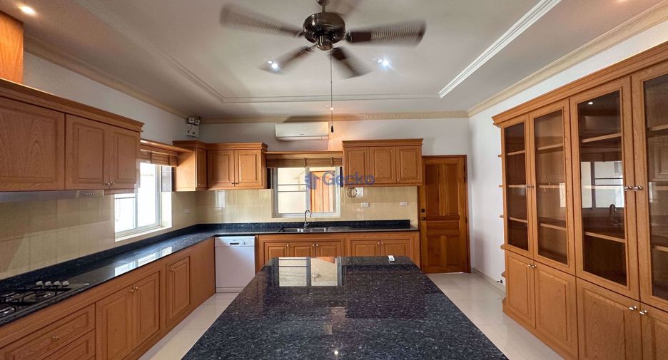 Casa en venta de 4 habitaciones en Bang Lamung, Chonburi
