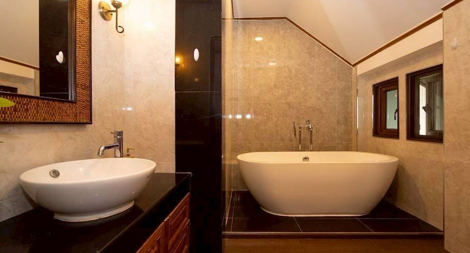 For sale 5 ベッドルーム house in Bang Lamung, Chonburi