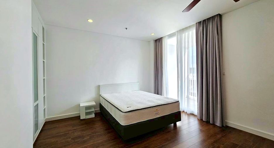 For rent 4 bedrooms condo in Watthana, Bangkok