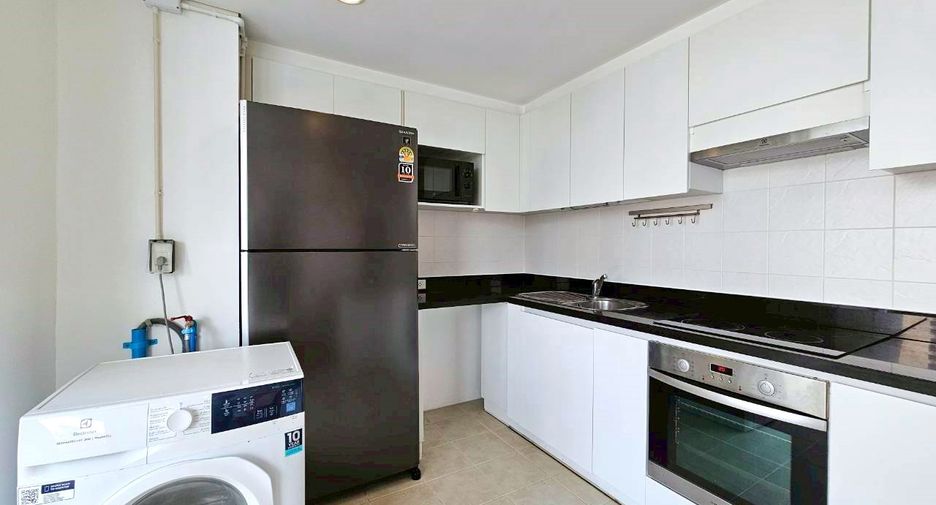 For rent 4 bedrooms condo in Watthana, Bangkok