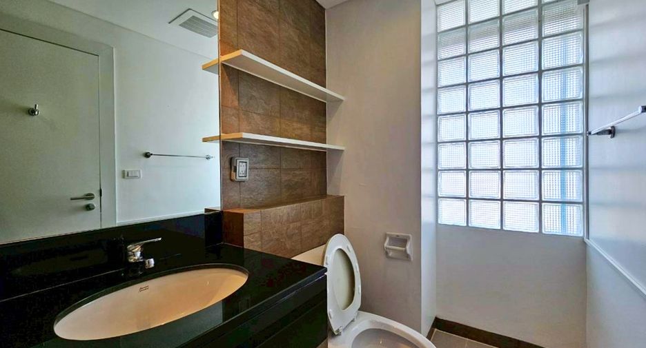 For rent 4 bedrooms condo in Watthana, Bangkok