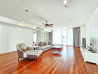 For rent 4 bedrooms condo in Watthana, Bangkok