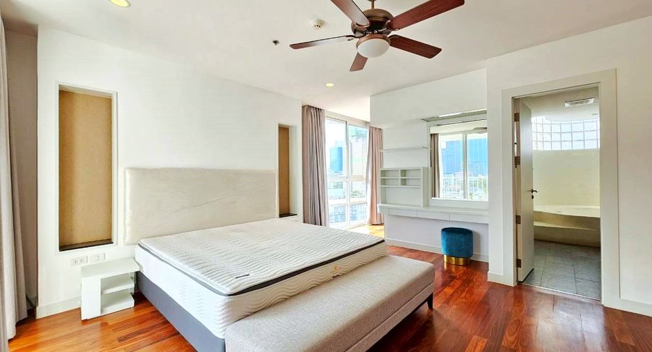For rent 4 bedrooms condo in Watthana, Bangkok