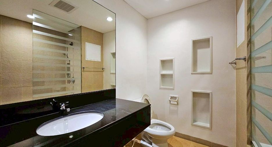 For rent 4 bedrooms condo in Watthana, Bangkok