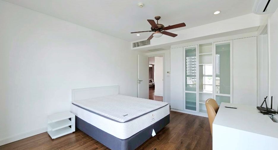 For rent 4 bedrooms condo in Watthana, Bangkok