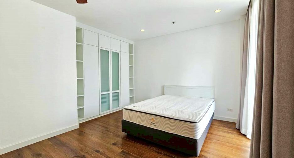 For rent 4 bedrooms condo in Watthana, Bangkok