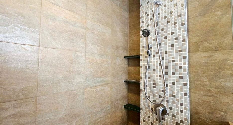 For rent 4 bedrooms condo in Watthana, Bangkok