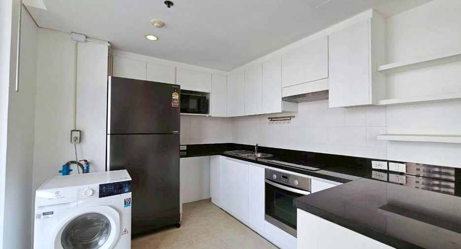 For rent 4 bedrooms condo in Watthana, Bangkok