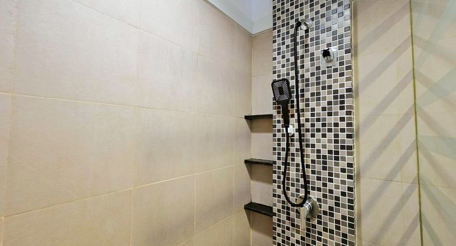 For rent 4 bedrooms condo in Watthana, Bangkok