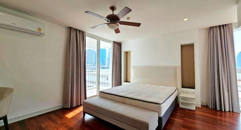 For rent 4 bedrooms condo in Watthana, Bangkok