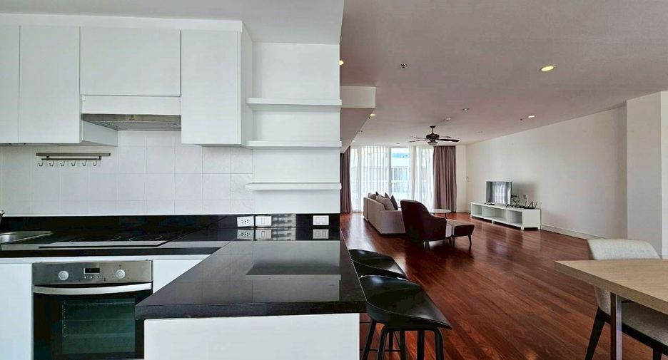 For rent 4 bedrooms condo in Watthana, Bangkok