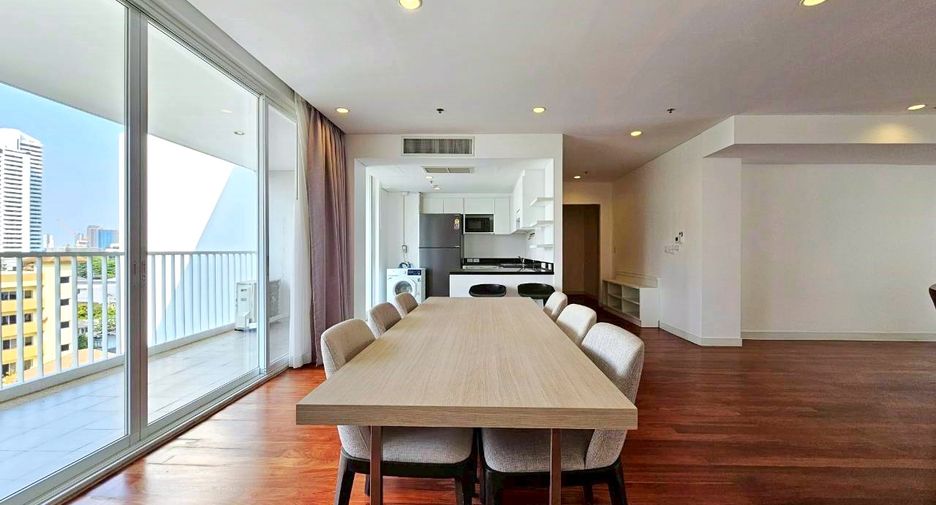 For rent 4 bedrooms condo in Watthana, Bangkok