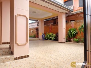 Casa en alquiler de 4 habitaciones en Bang Lamung, Chonburi