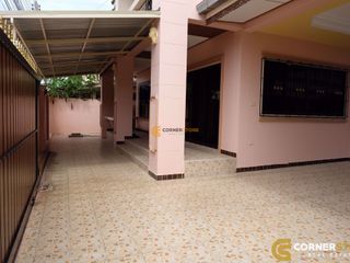 Casa en alquiler de 4 habitaciones en Bang Lamung, Chonburi
