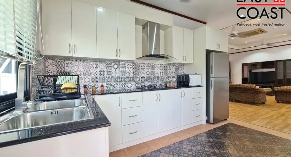For rent and for sale 3 bedrooms house in Bang Lamung, Chonburi